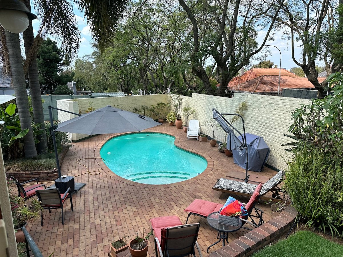 A five-unit boutique guesthouse — walk to Zoo Lake and the Johannesburg Zoo, with Rosebank and Melville nearby.